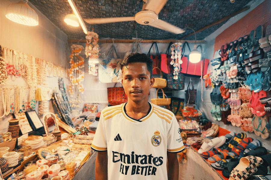 Owner bisnis meninjau pertumbuhan